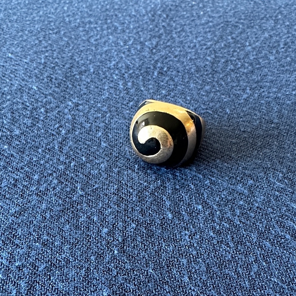 Lia Sophia Black and Gold Swirl Ring